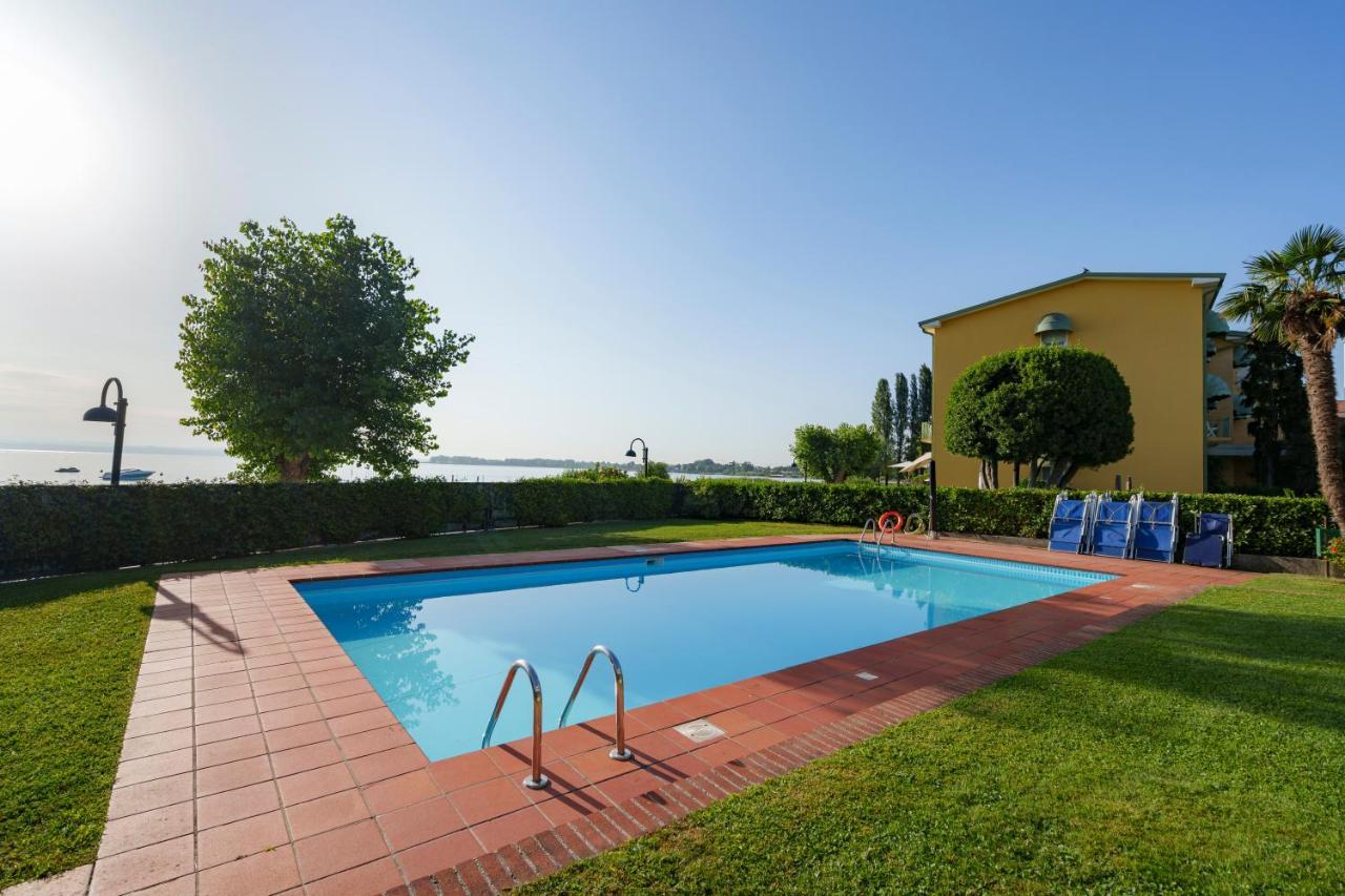 סירמיונה Lake Apartment Primea מראה חיצוני תמונה